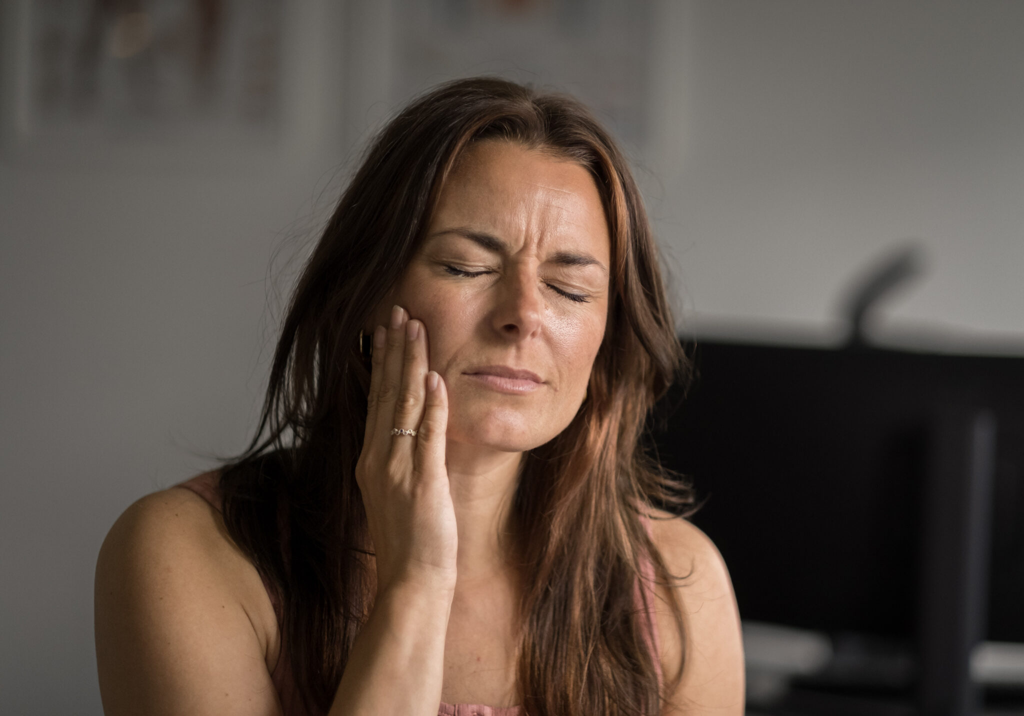 Sterke smerter i kjeven - typiske symptomer på temporomandibulær dysfunksjon (TMD) som kan behandles ved TMD-klinikken.